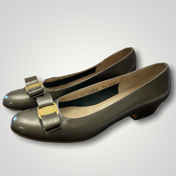 Salvatore Ferragamo Brown-ish/Gray Bowed Flats with Small Heel - 7.5 - Picture 6 of 13